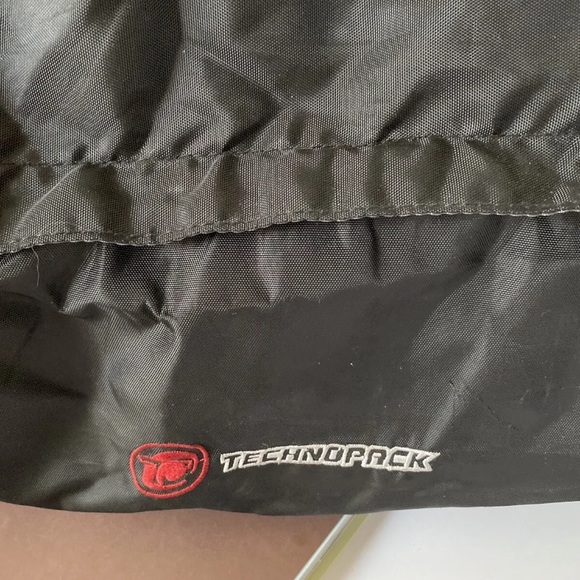 Duffle Duffel Bag Sport Travel Carry-On Workout 17"
like new - Picture 6 of 10